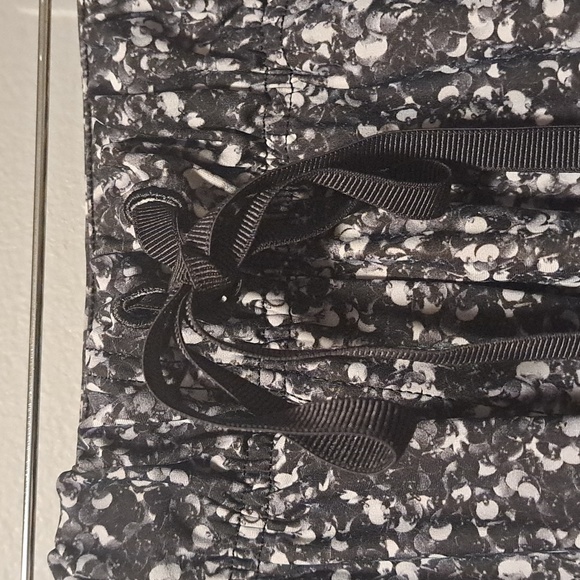 Lululemon jet crop, size small - Picture 4 of 8